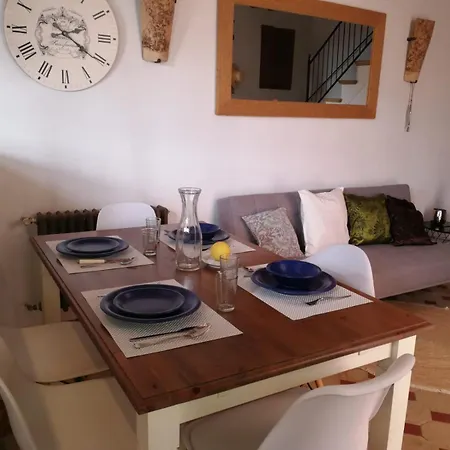 Hébergement de vacances Single Family In *